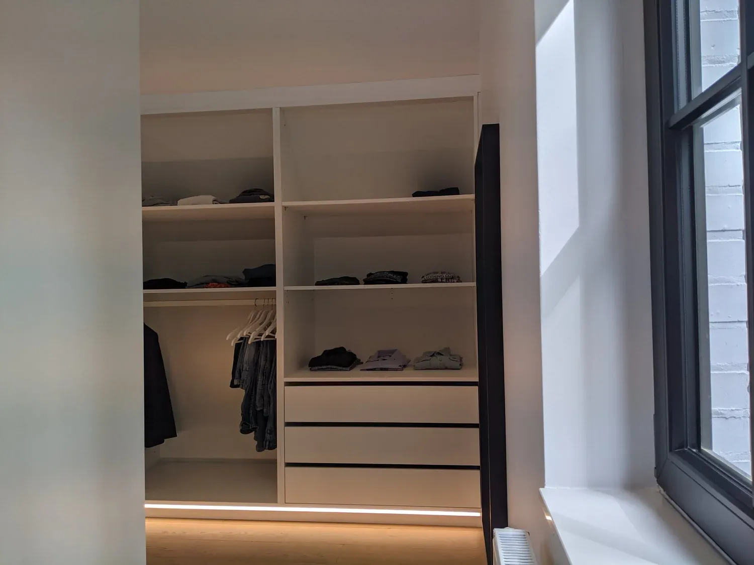 Dressing met open kasten